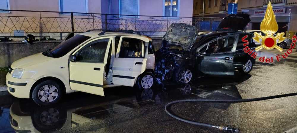 auto fiamme vvf vigili fuoco pompieri civitavecchia (1) auto fiamme vvf vigili fuoco pompieri civitavecchia (1)