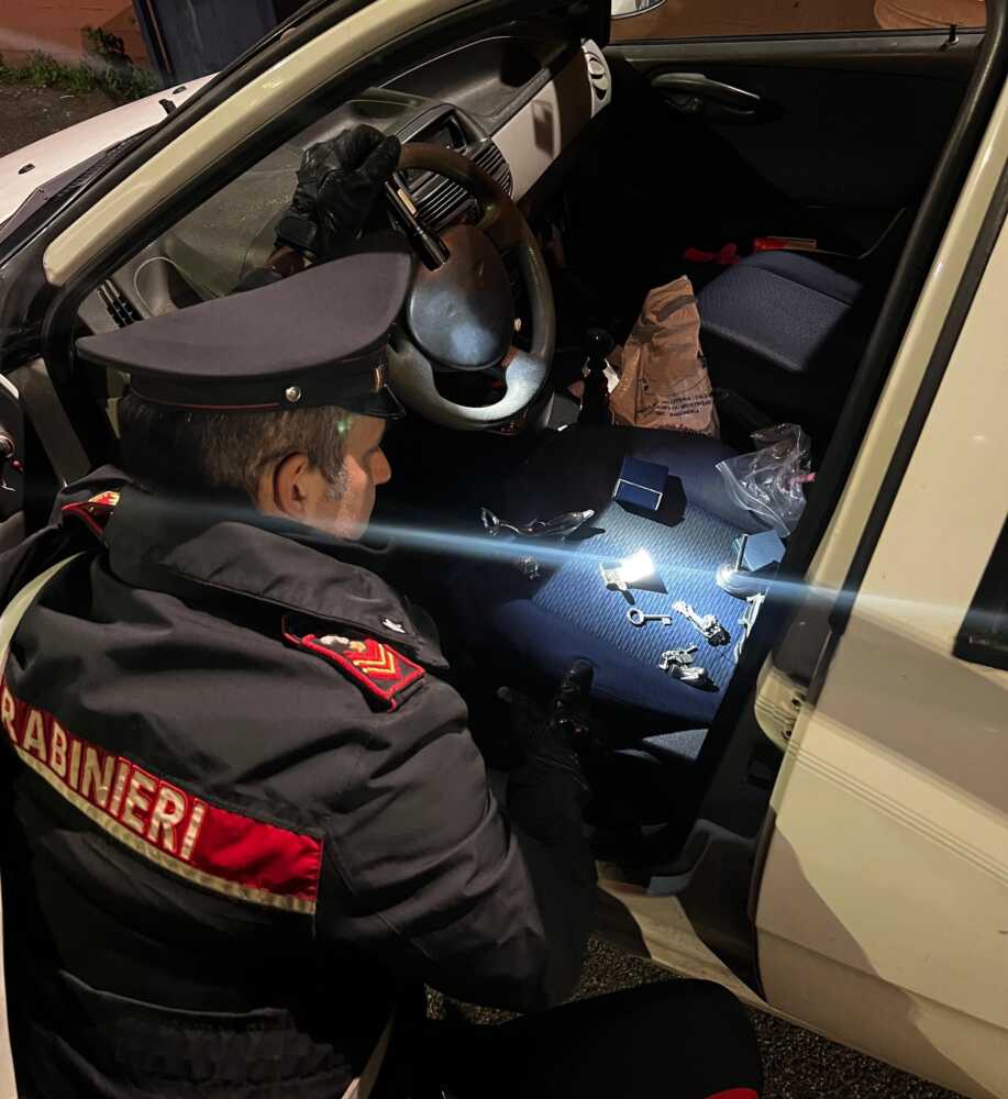carabinieri arnesi fabbri scasso auto (1)