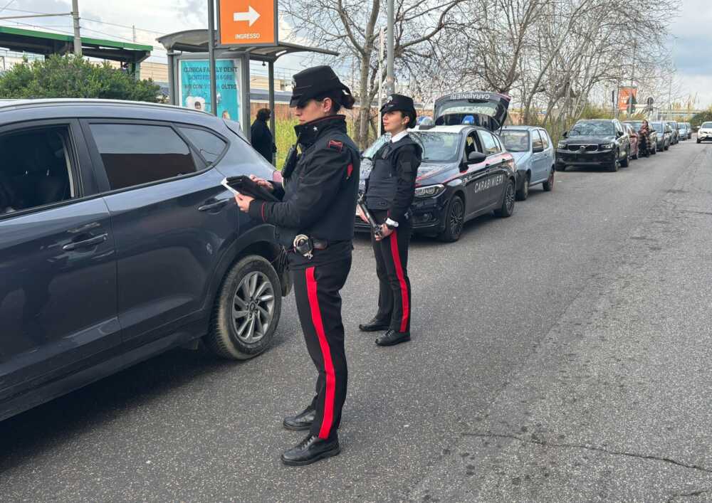 carabinieri fiumicino centro commerciale 2