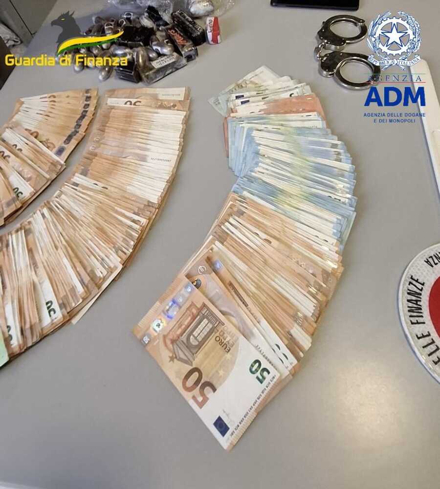 denaro valuta gdf adm finanza dogane soldi denaro valuta gdf adm finanza dogane soldi