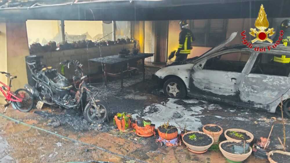 incendio villetta formello vvf vigili fuoco pompieri incendio villetta formello vvf vigili fuoco pompieri