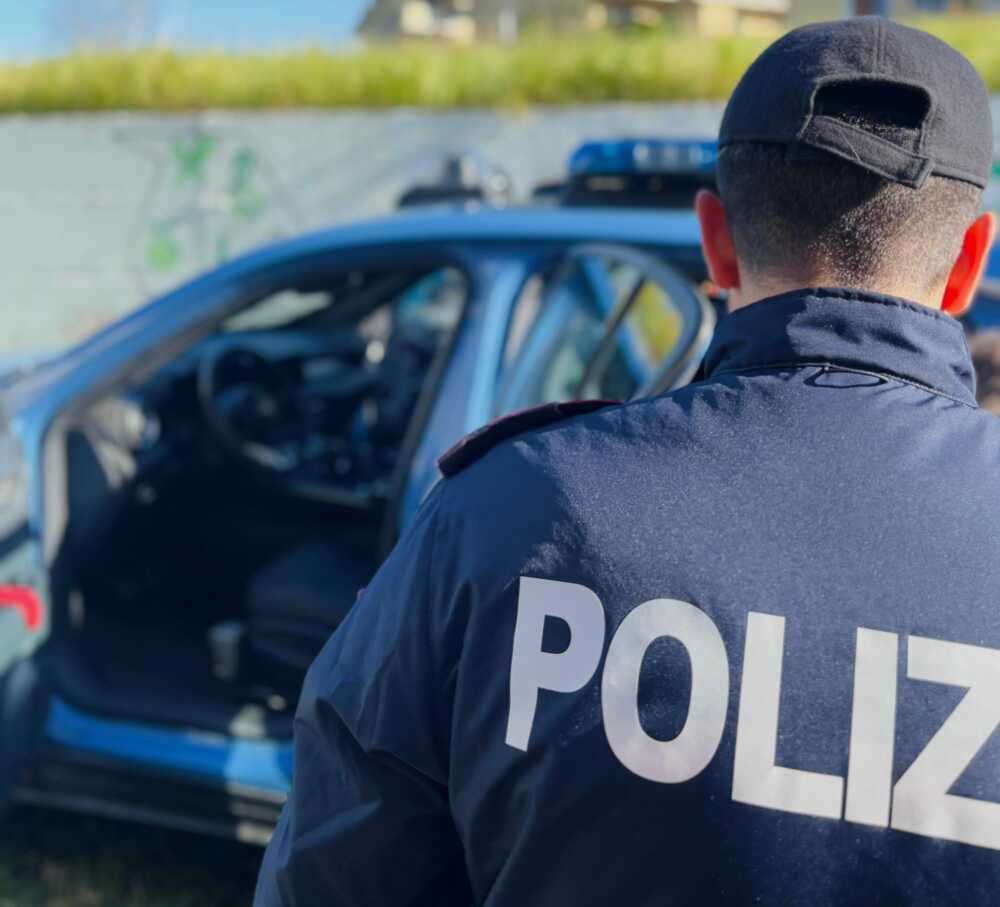 polizia-spalle polizia-spalle