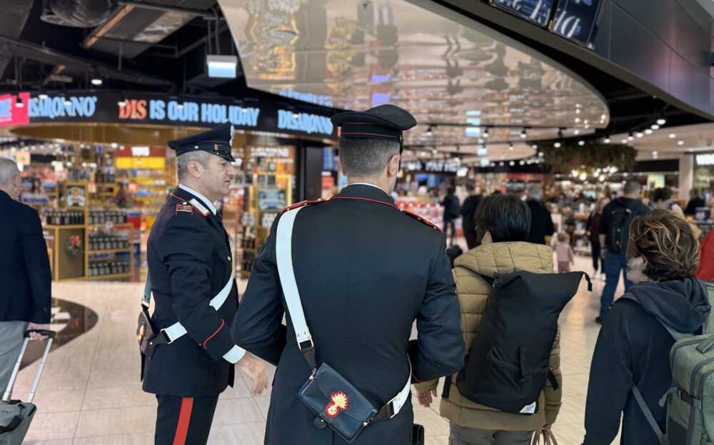 CP AEROPORTI – I Controlli dei Carabinieri fiumicino duty free CP AEROPORTI - I Controlli dei Carabinieri fiumicino duty free