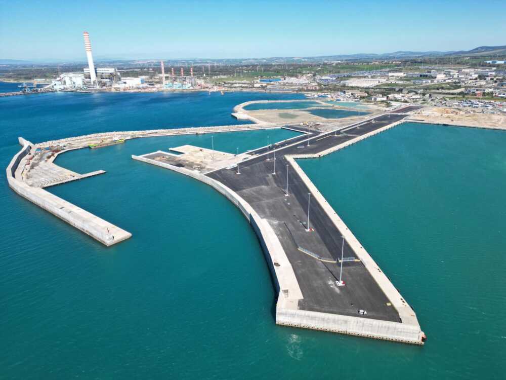 banchine 33 e 34 della darsena traghetti del porto di Civitavecchia (2)