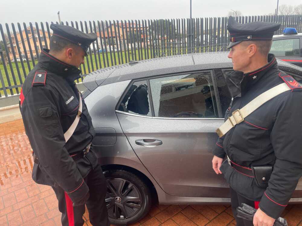 fiumicino I Carabinieri intervenuti furti auto danneggiate (1) fiumicino I Carabinieri intervenuti furti auto danneggiate (1)