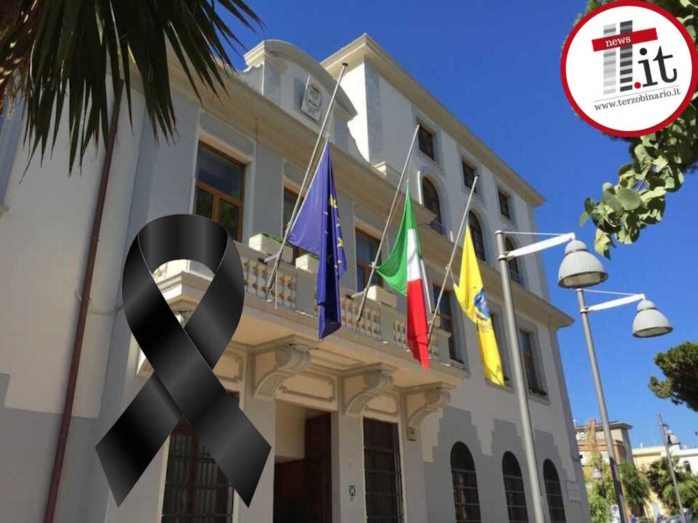 pincio civitavecchia bandiere mezz'asta lutto