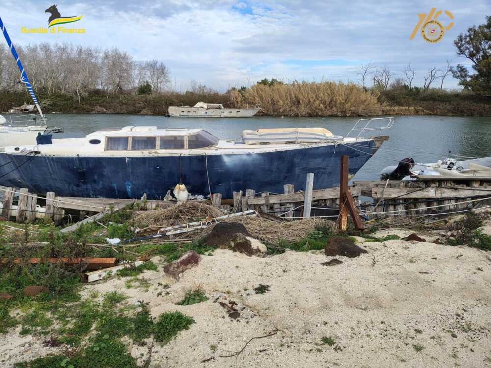 roan finanza cantiere navale tevere guardia costiera ostia fiumicino