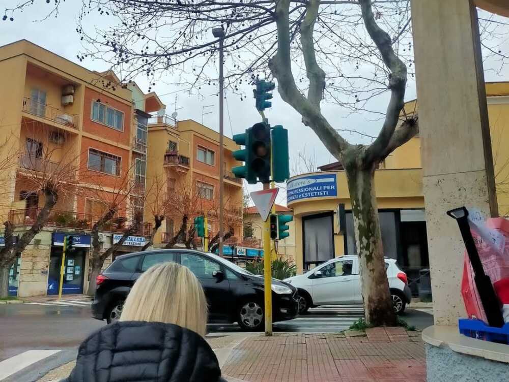 semaforo spento santa marinella incrocio aurelia garibaldi