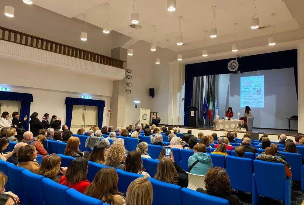 Libri, l’incontro con la scrittrice Nadia Terranova fa il pienone a Civitavecchia