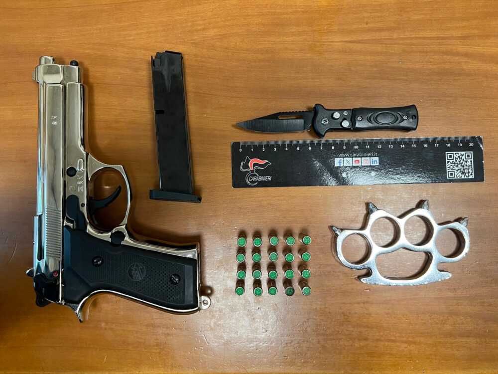 OSTIA - I controlli dei Carabinieri nel fine settimana tirapugni