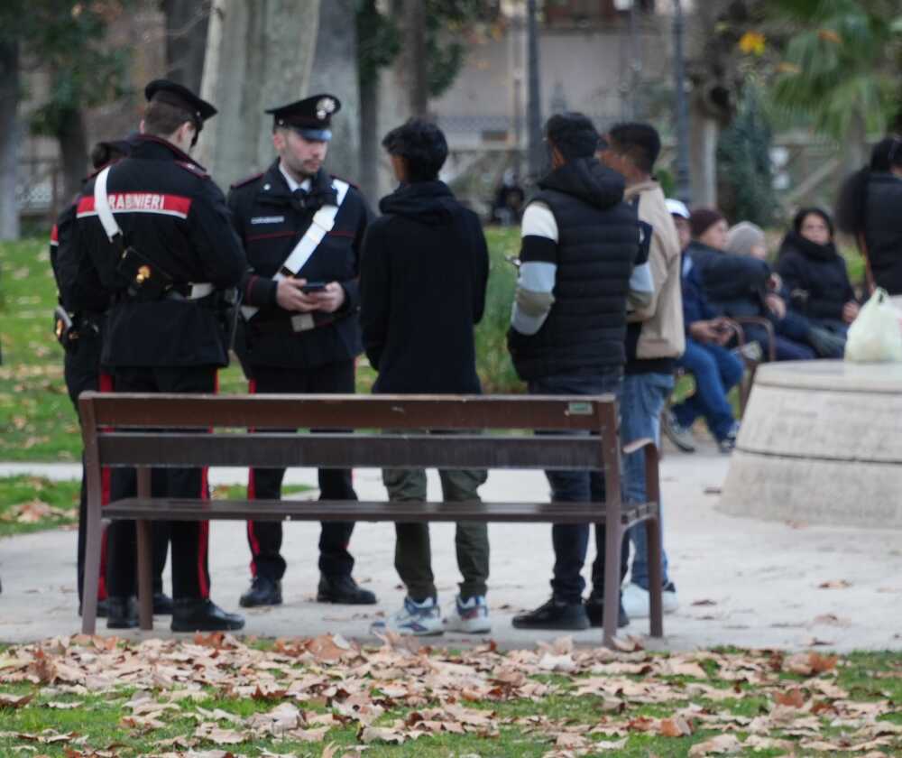 pusher minorenni fermati - Controlli dei Carabinieri a Colle Oppio (1)