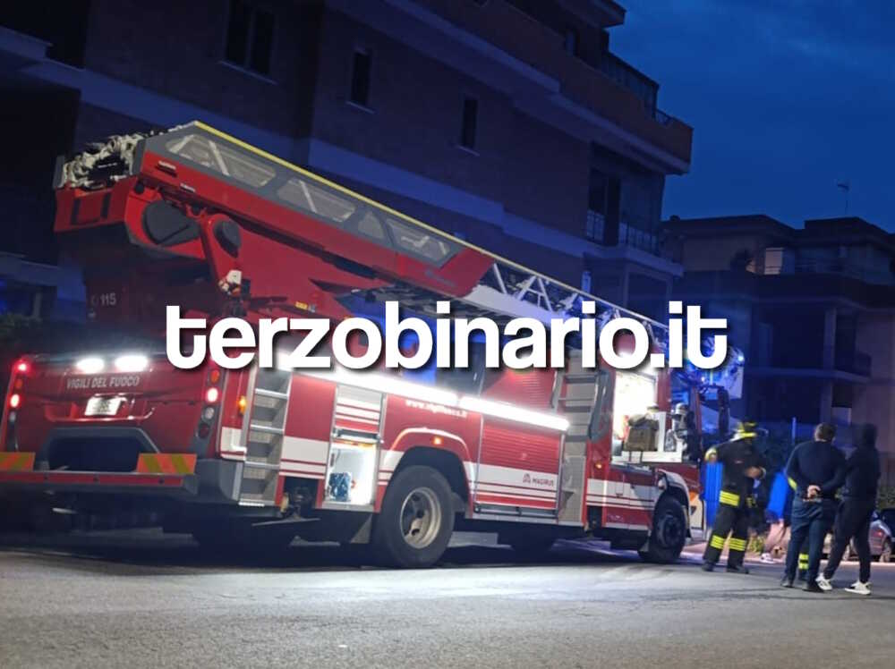 incendio santa marinella morto via colonie vvf vigili fuoco pompieri carabinieri (88)