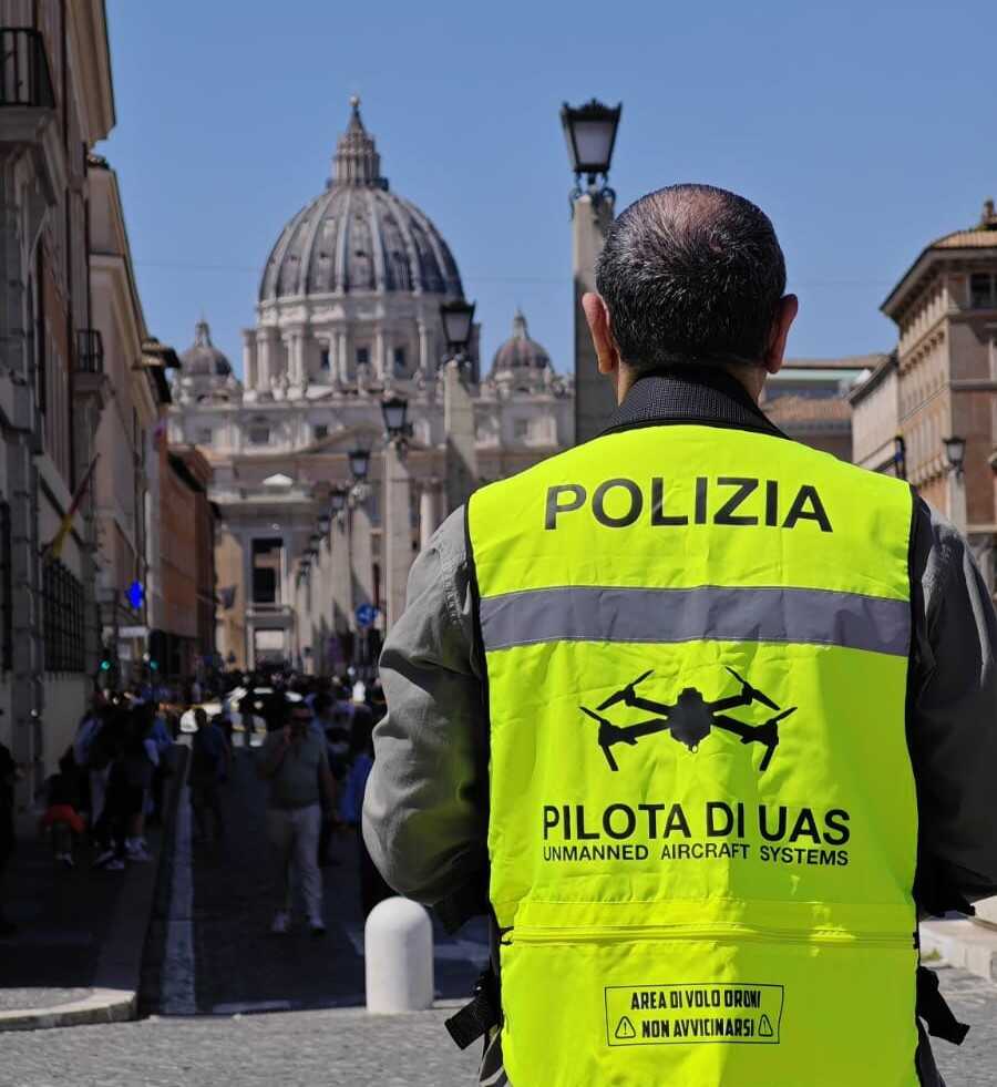 polizia pilota drone san pietro