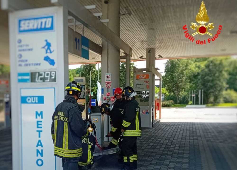 vigili-del-fuoco-perdita-metano-distributore vvf vigili fuoco pompieri