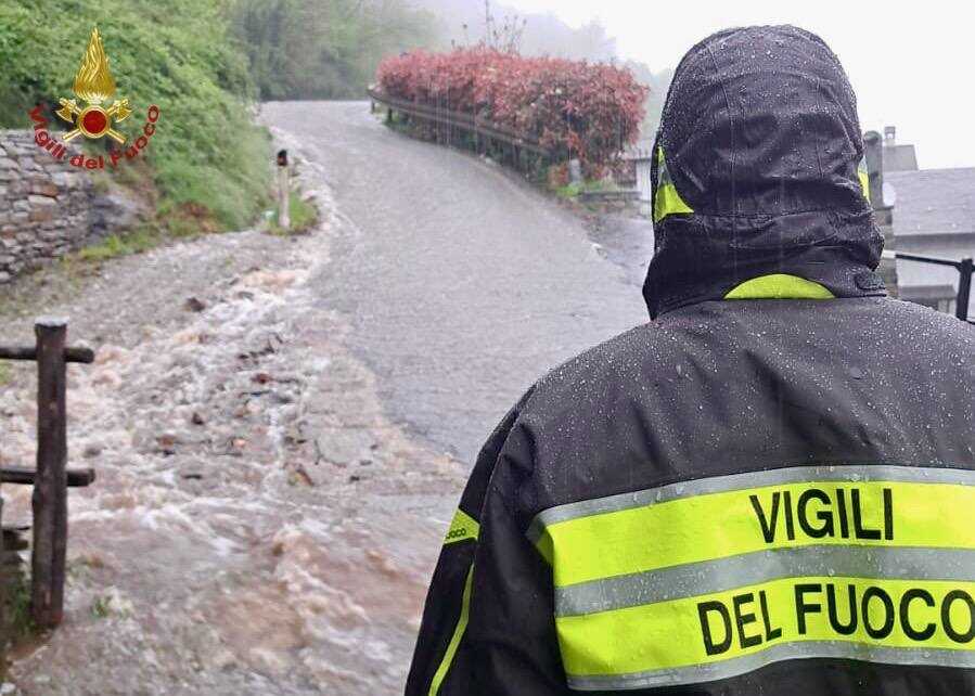vvf vigili fuoco pompieri maltempo allagamenti (2) vvf vigili fuoco pompieri maltempo allagamenti (1)