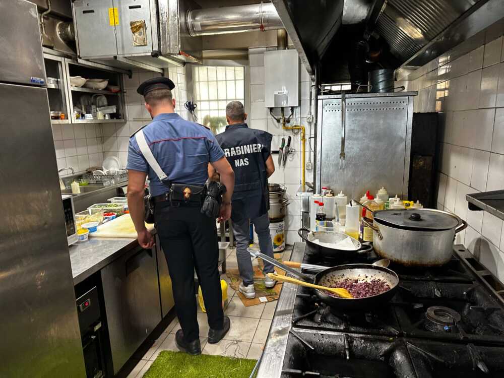 CASILINA - Controlli dei Carabinieri nas cucina