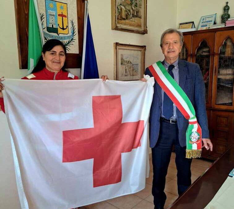 Consegnata la bandiera della Croce Rossa al comune di Santa Marinella