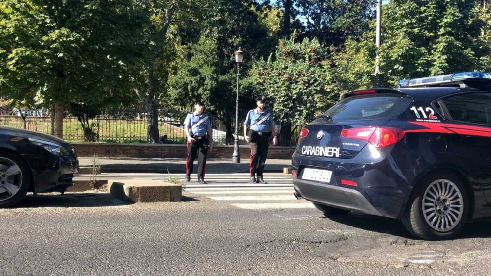 PIAZZA DANTE – I Carabinieri intervenuti a Piazza Vittorio Emanuele II (2) PIAZZA DANTE - I Carabinieri intervenuti a Piazza Vittorio Emanuele II (2)