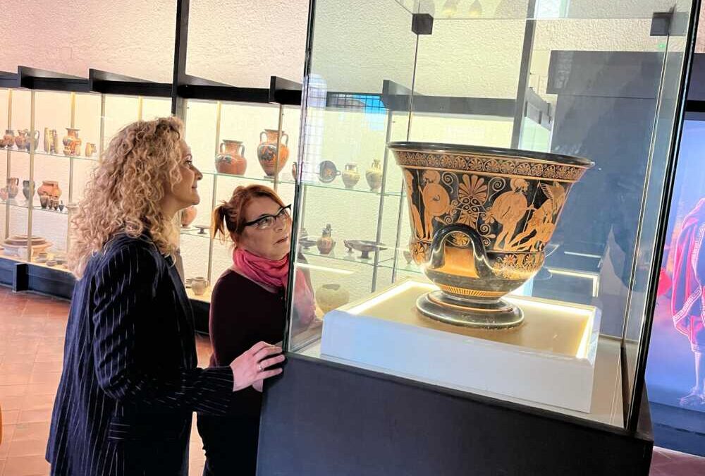 “Turisti per caso”: il programma di Syusy Blady e Patrizio Roversi al Museo e alla Necropoli di Cerveteri