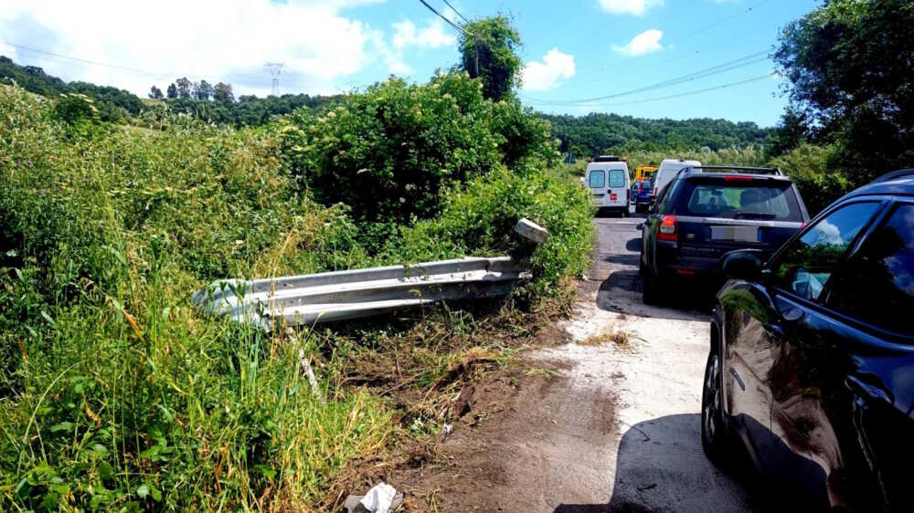 furgone cerveteri guard rail casetta mattei (1) furgone cerveteri guard rail casetta mattei (1)