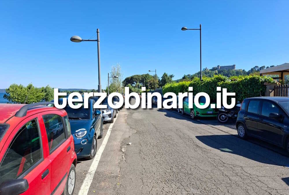 Il Primo Maggio sul lungolago di Bracciano rovinato dal parcheggio selvaggio