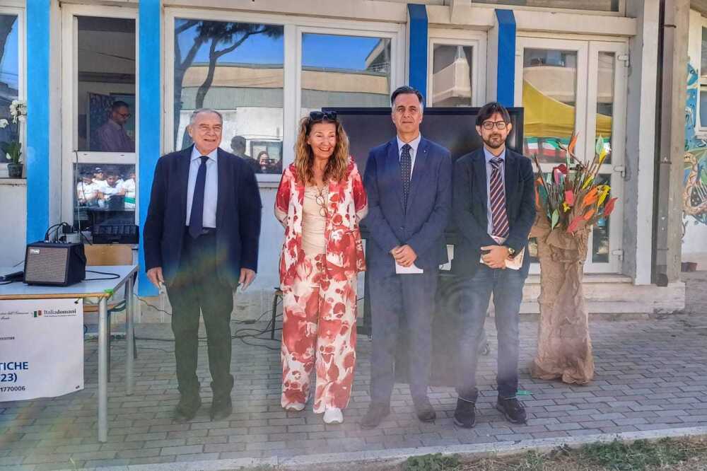 Pietro Grasso con i bimbi della Ladispoli 1