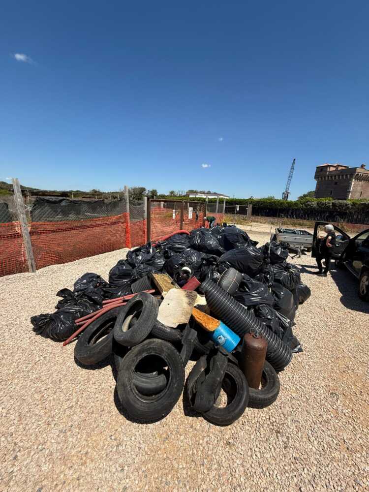 pulizia spiaggia montalto tuscia da amare guardia costiera (2)