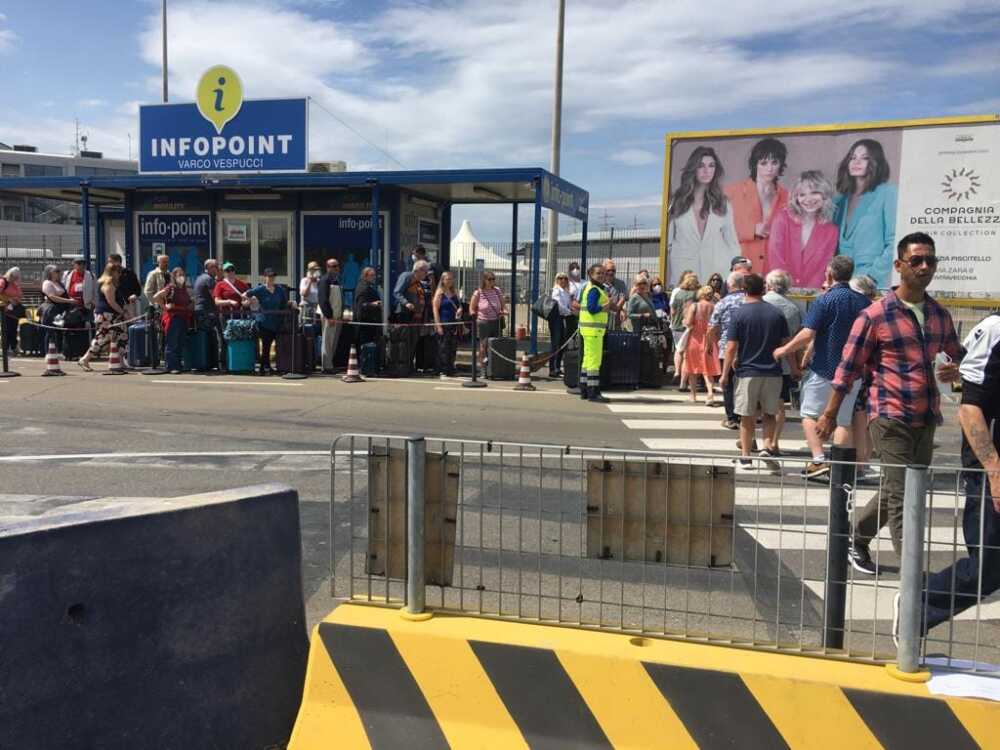 turisti croceristi porto civitavecchia