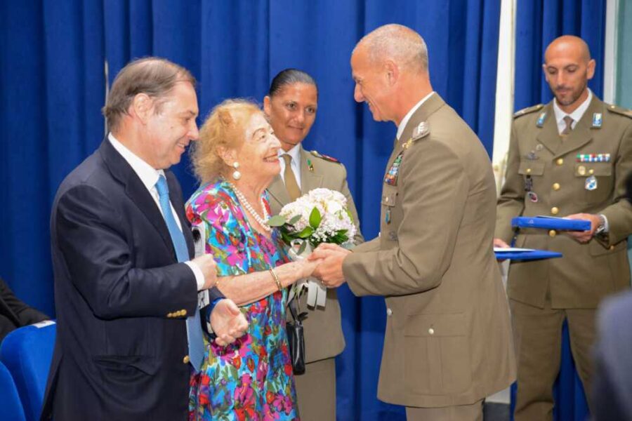 7 saluto finale Elettra Marconi Gen.C.A. Francesco OLLA comvie cesiva