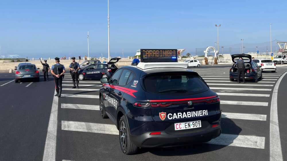 Pugno in faccia per rubare uno zaino, marocchino 29enne arrestato a Ostia
