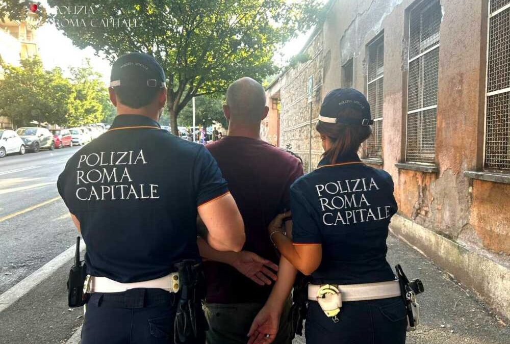 A San Pietro colpisce un vigile a un occhio, bengalese 55enne denunciato da Roma Capitale
