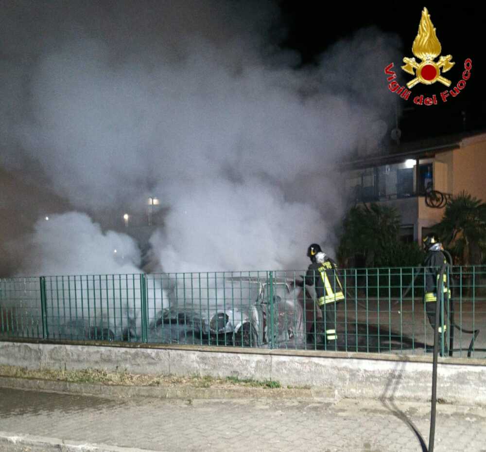 auto fiamme santa marinella vvf vigili fuoco pompieri auto fiamme santa marinella vvf vigili fuoco pompieri