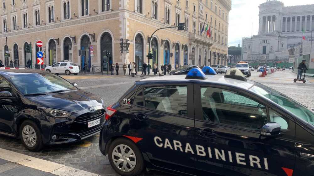 carabinieri piazza venezia