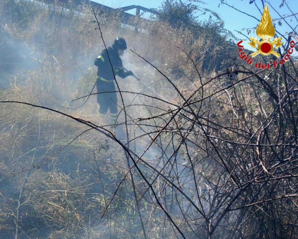 incendio fiumicino a12 autostrada vvf vigili fuoco pompieri incendio fiumicino a12 autostrada vvf vigili fuoco pompieri