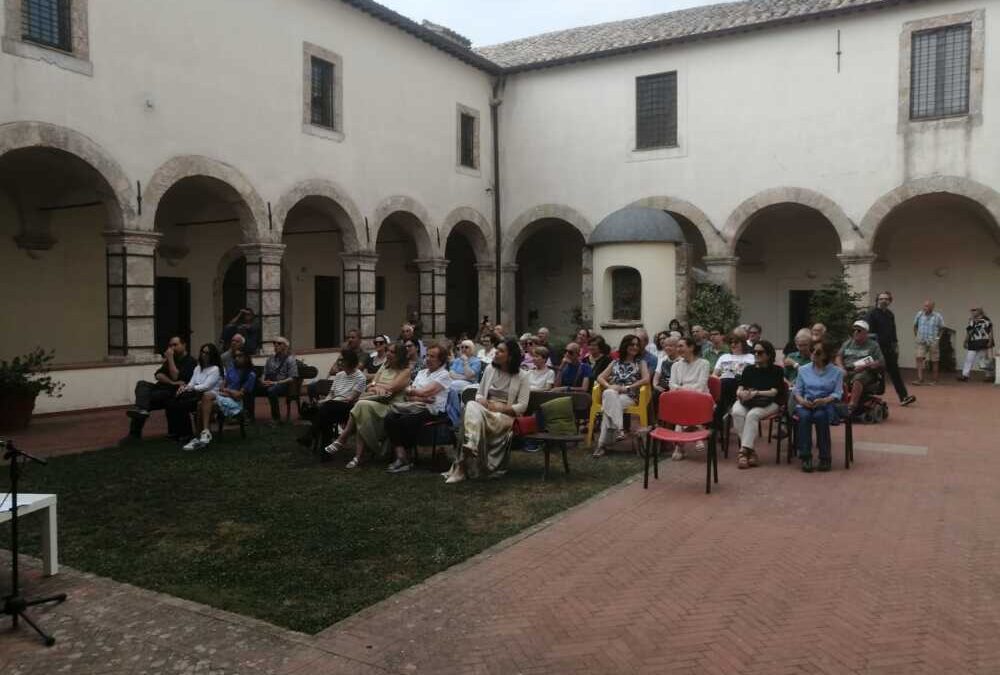 Libri, in viaggio nell’antica Tolfa guidati da Salvatore Santacroce