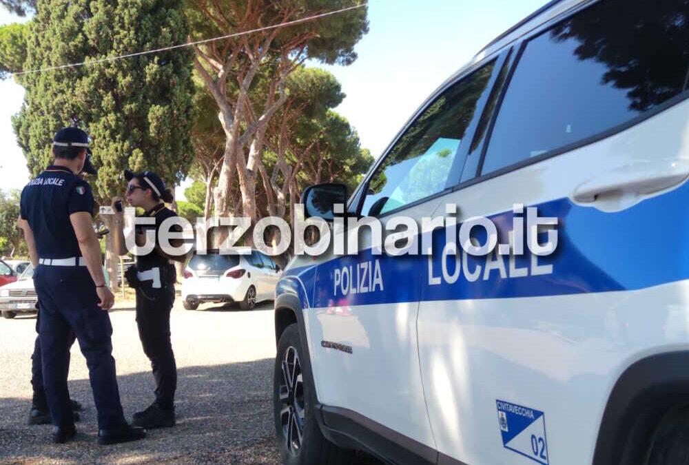 Ancora guai nelle rotatorie di Civitavecchia stavolta un’auto “abbandonata”