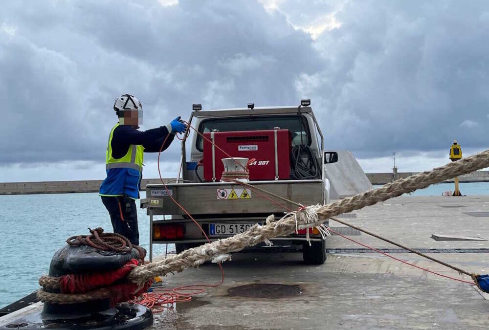 Si stacca un cavo, ferito in faccia un ormeggiatore al porto di Civitavecchia