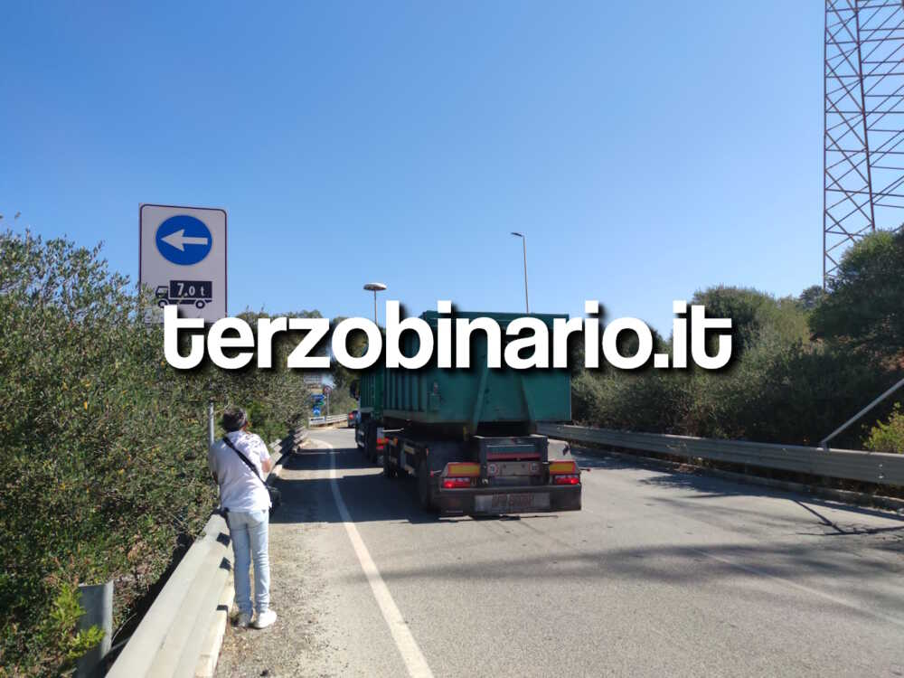 tir camion zona industriale rotatoria borgata aurelia civitavecchia 1 tir camion zona industriale rotatoria borgata aurelia civitavecchia