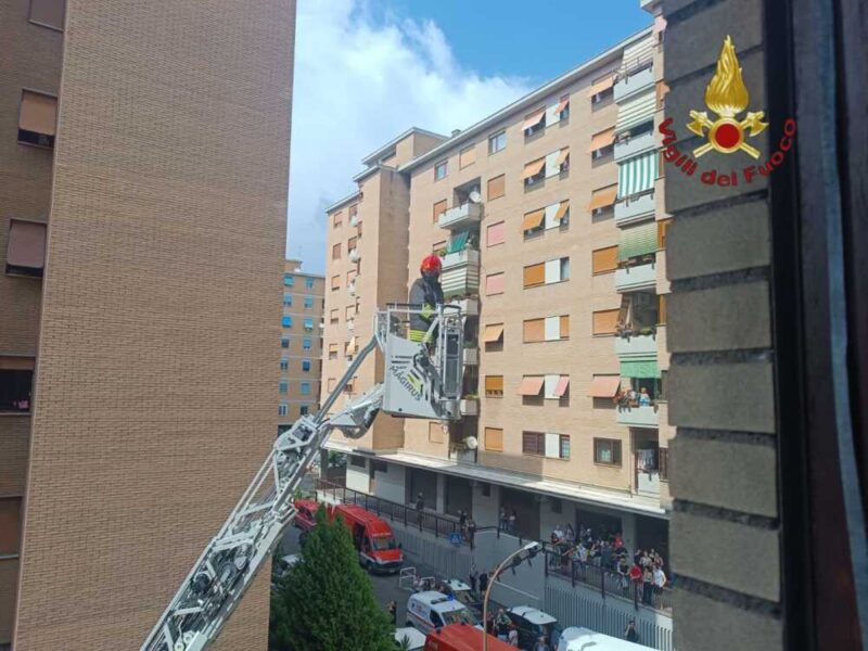 vvf vigili fuoco pompieri autoscala cestello