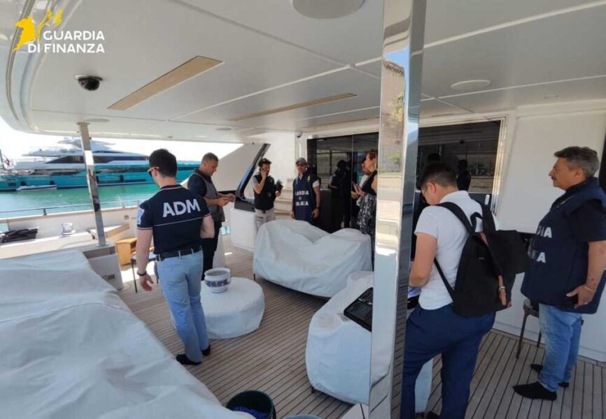yacht sequestrato civitavecchia finanza dogane