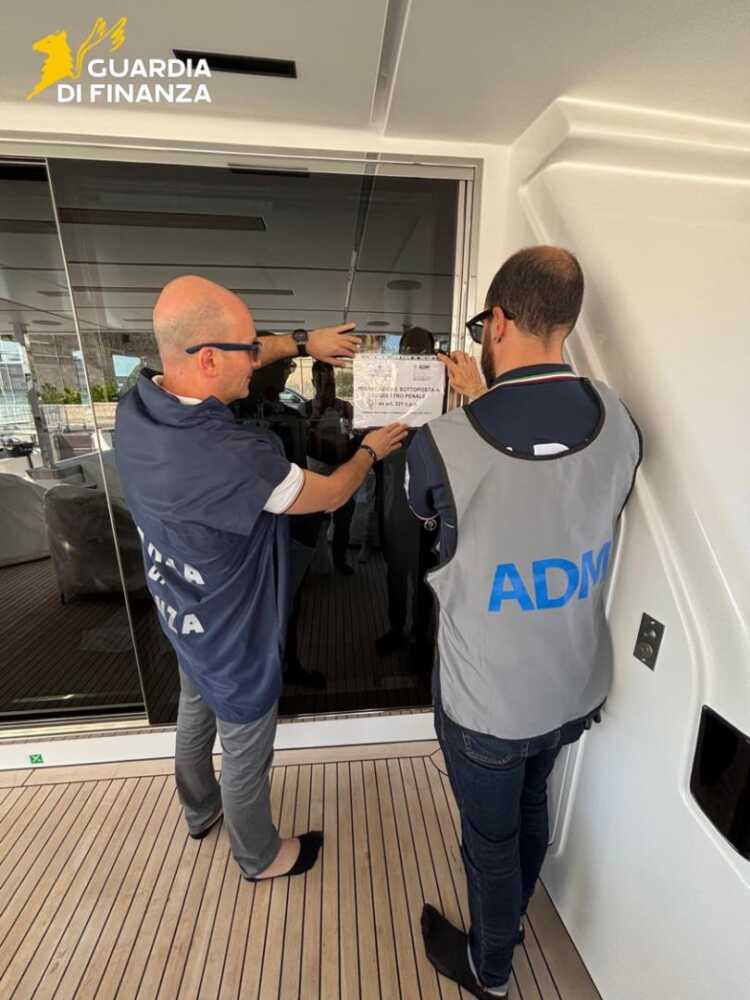 yacht sequestrato civitavecchia finanza dogane yacht sequestrato civitavecchia finanza dogane