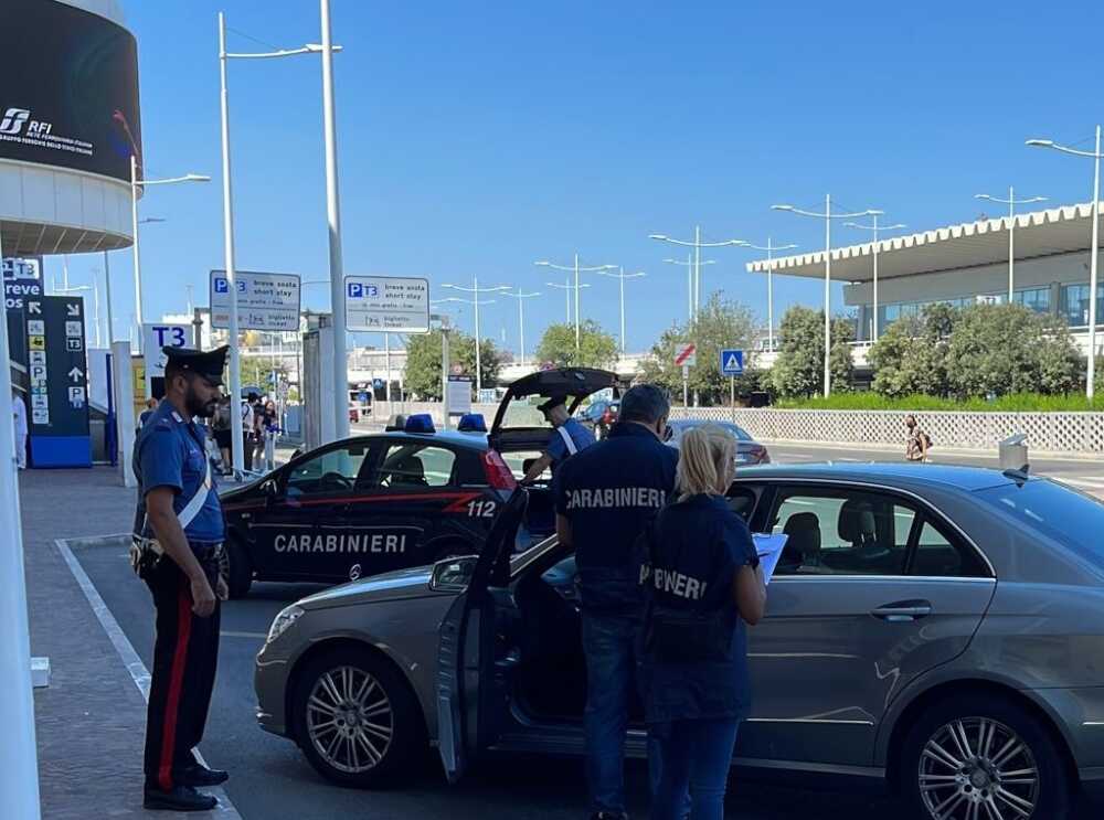 CP AEROPORTI - I Controlli dei Carabinieri all'aeroporto di fiumicino ncc (1)