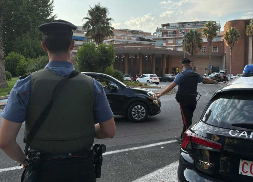 OSTIA – I controlli dei Carabinieri sul litorale romano (4) OSTIA - I controlli dei Carabinieri sul litorale romano (4)