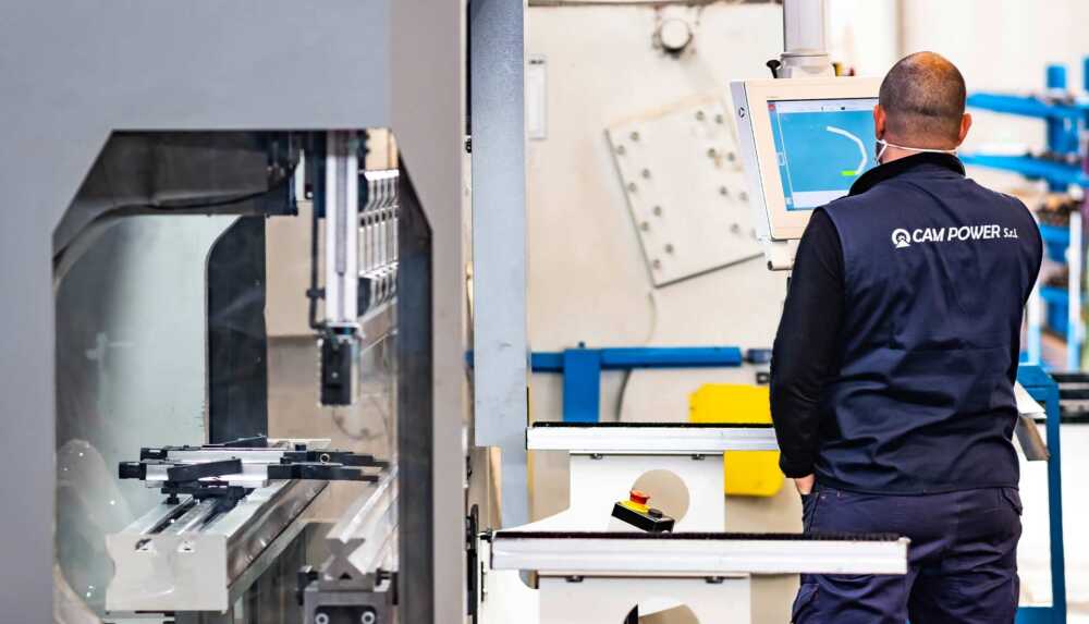 cam-power-civitavecchia-macchinario-con-personale cam-power-civitavecchia-macchinario-con-personale