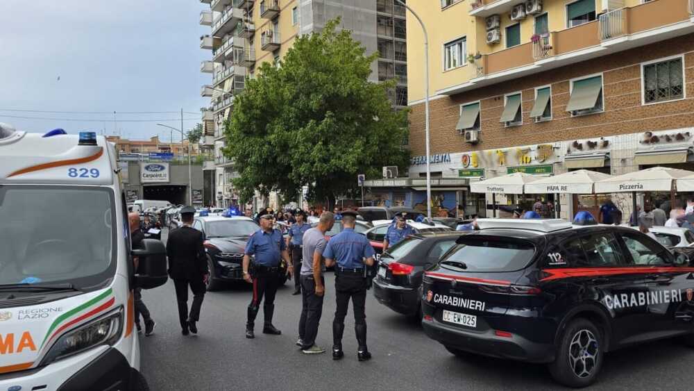 carabinieri a piazzale radio marconi