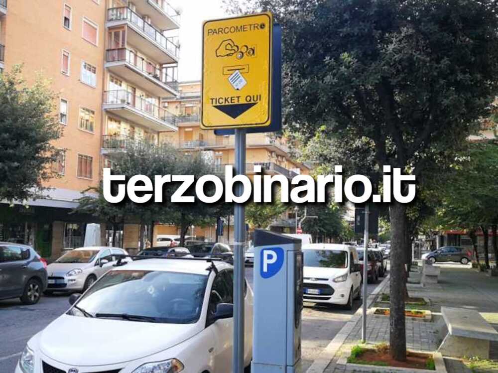 ladispoli-viale-Italia-parcometro-strisce-blu 1 ladispoli-viale-Italia-parcometro-strisce-blu 1