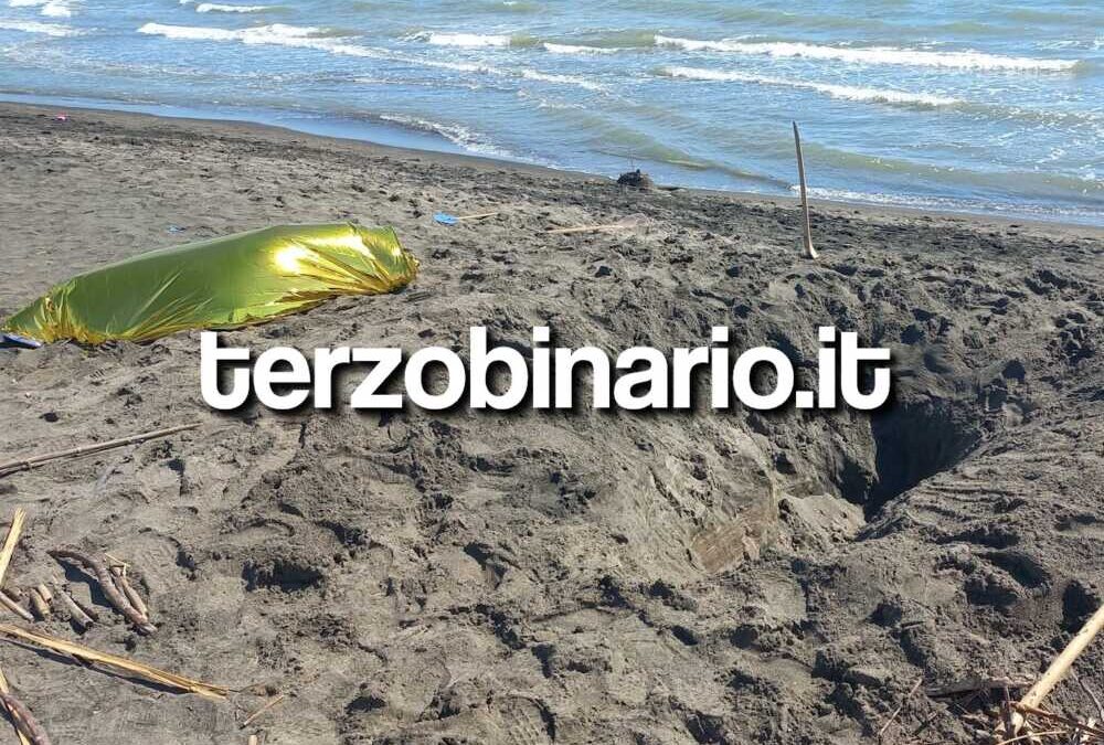 Tragedia a Montalto: 17enne scava una buca con il fratellino e muore ricoperto dalla sabbia