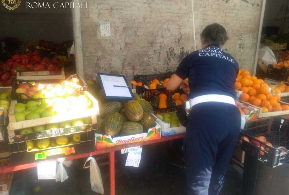 Roma Capitale sequestra oltre 2 tonnellate di frutta e verdura a Ottavia, elevate sanzioni per 6mila euro