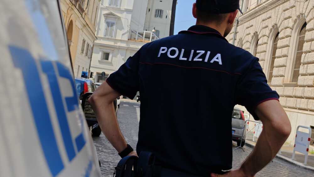 “Ho una frattura alla gamba” e di domiciliari va a farsi curare dall’amica: 24enne arrestato all’Eur