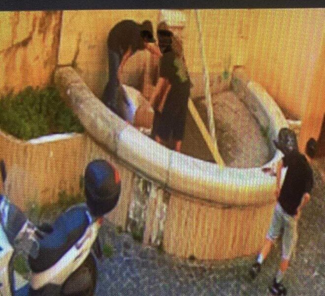 rifiuti fontana ghetto ragazzi telecamere